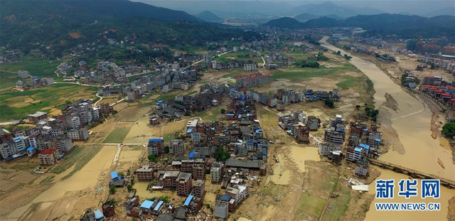 福建闽清洪水肆虐致 10人死亡11人失踪