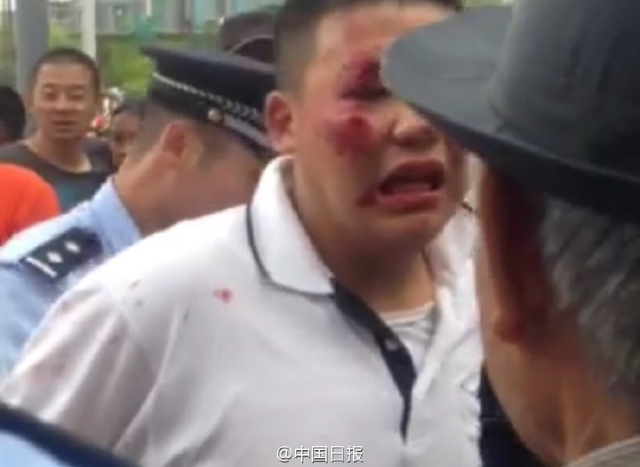 青海湖环湖赛 行人冲撞致多选手摔车