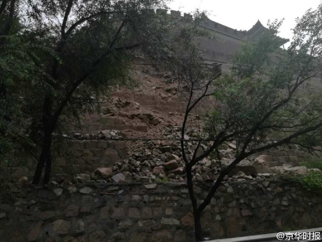 居庸关长城护路墙滑坡 京藏高速断路两小时