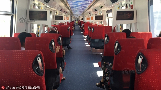 深圳地铁商务舱与普通舱“冰火两重天”