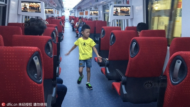 深圳地铁商务舱与普通舱“冰火两重天”