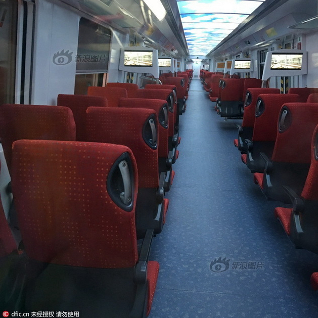 深圳地铁商务舱与普通舱“冰火两重天”