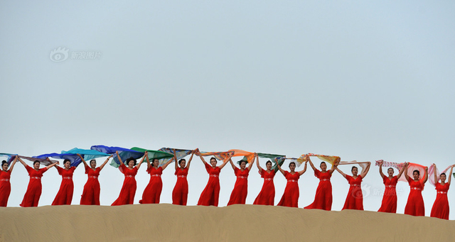 穿越楼兰第四站且末 开启首届沙漠演奏会