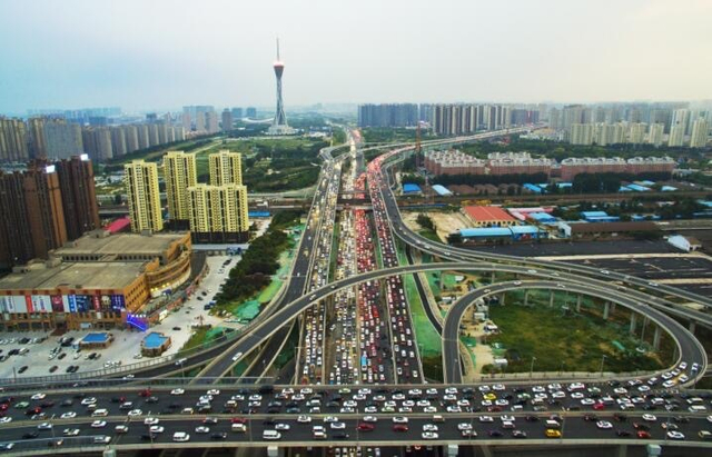 6.5亿建立交桥一通车就堵死了