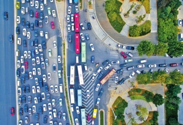 花了6.5亿建的立交桥 一通车就堵死了