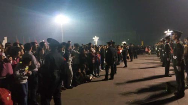 十一数万人观看天安门升旗仪式 庆祝国庆