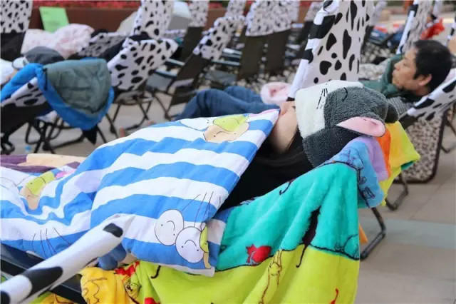 哈尔滨办睡觉大赛 “睡神”的长假这样度过