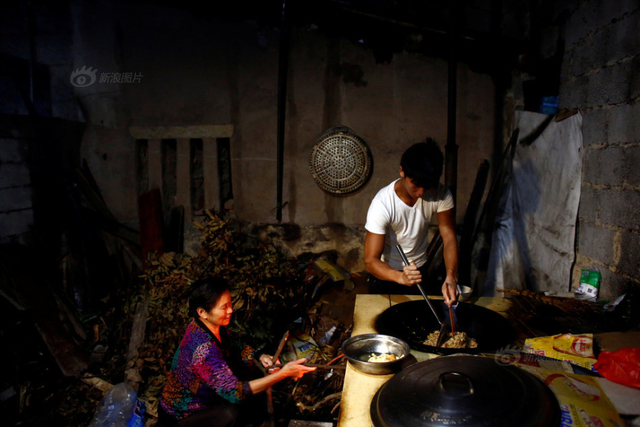 90后砖工录工地健身视频走红 粉丝超百万