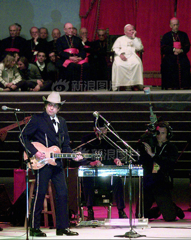 美国民谣歌手鲍勃·迪伦获诺贝尔文学奖