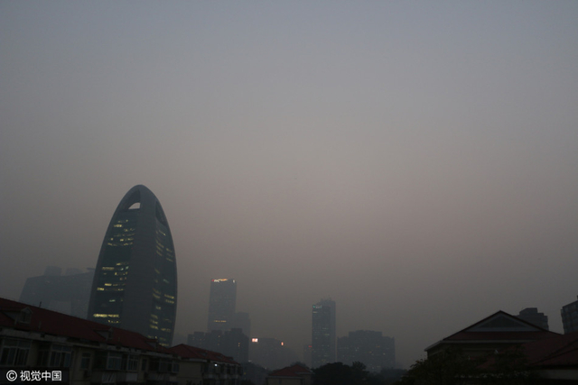 雾霾季京津空气重污染 城市如笼黑纱