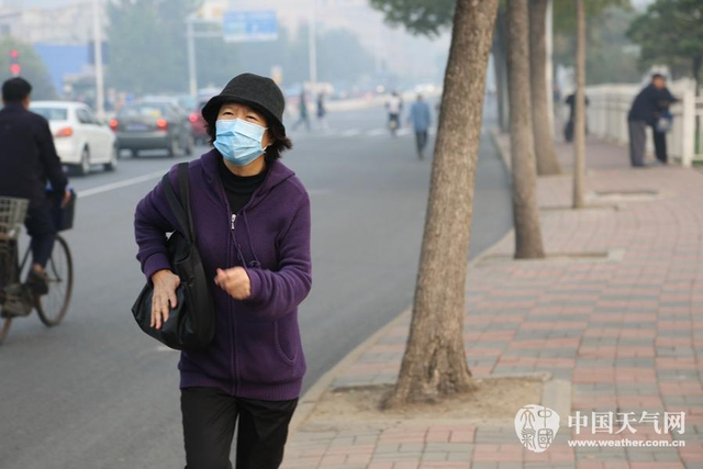 雾霾季京津空气重污染 城市如笼黑纱