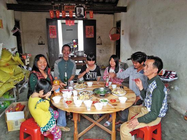 坐17年冤狱男子结婚 曾获赔160万