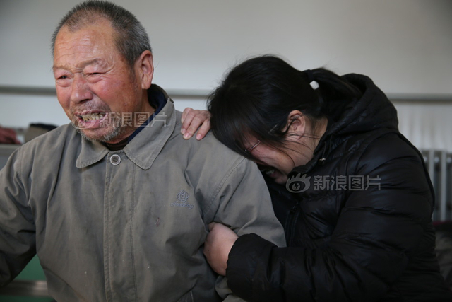 聂树斌案被判无罪 家人放声大哭