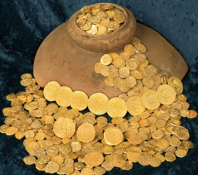 300年前沉船中打捞出金币 价值千万