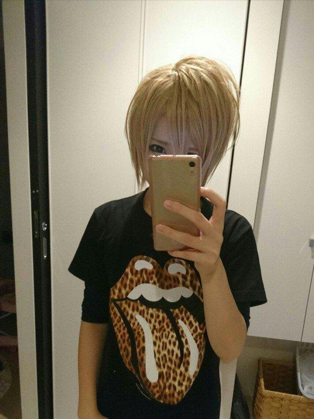 女子靠神化妆变身美少女爆红 卸妆后惊人