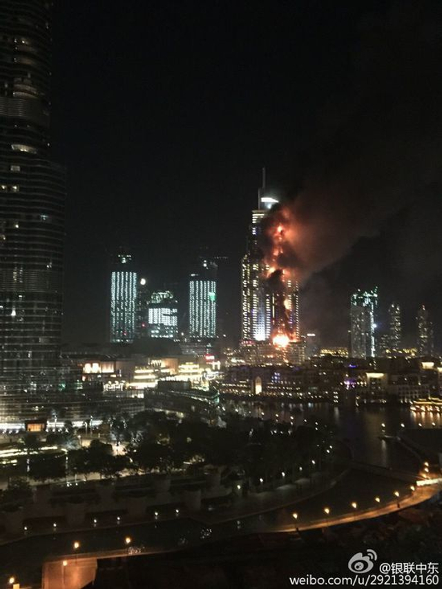 迪拜塔附近万豪酒店跨年夜发生火灾