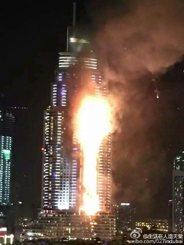迪拜塔附近万豪酒店跨年夜发生火灾