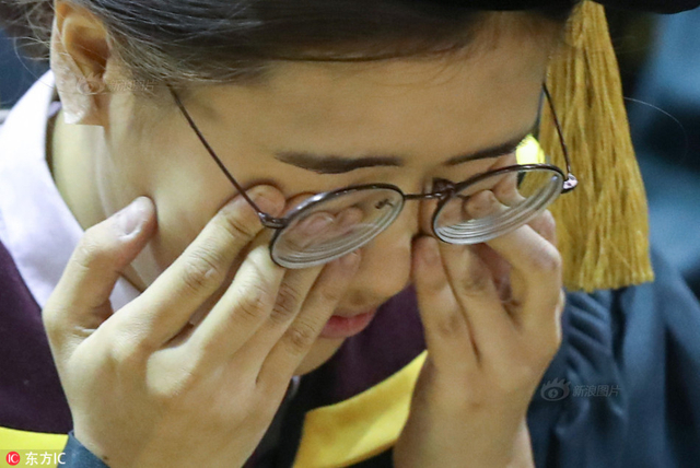 怎样能控制自己不流眼泪 w640slw.jpg