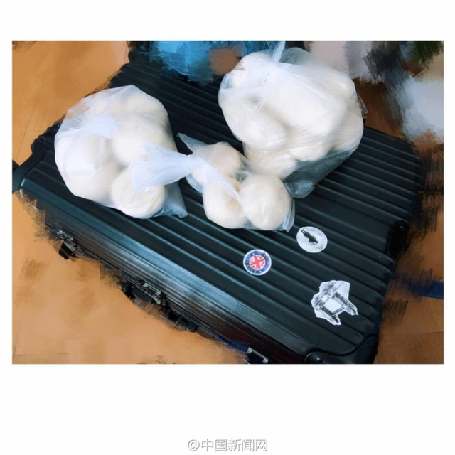 囧！网友打开返程行李箱 妈妈硬塞20斤米