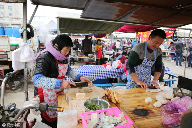 80后中学老师辞职卖肉夹馍 收入翻番