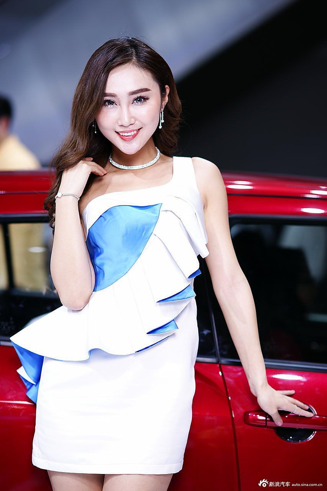 中国最美美女车模特 w640slw.jpg