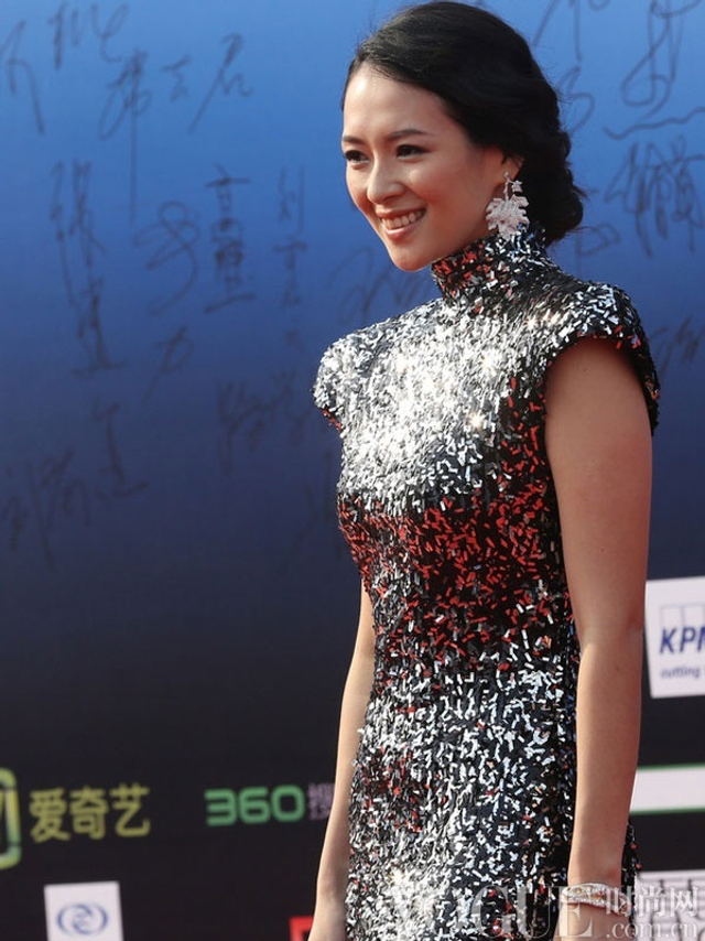耳畔生辉 小女人章子怡偏爱大耳环