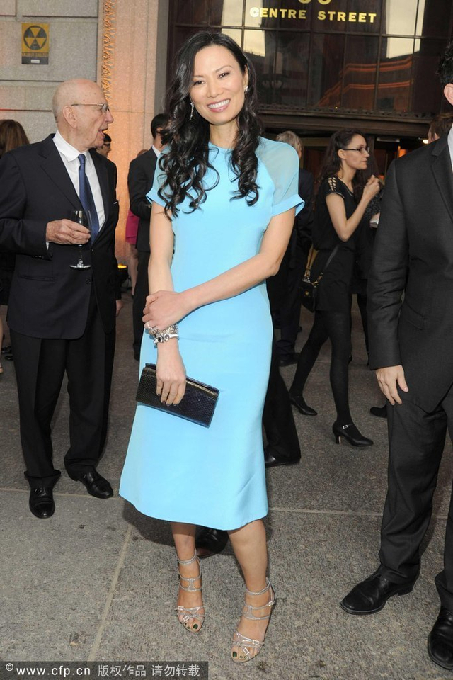 传奇女人邓文迪时尚造型盘点