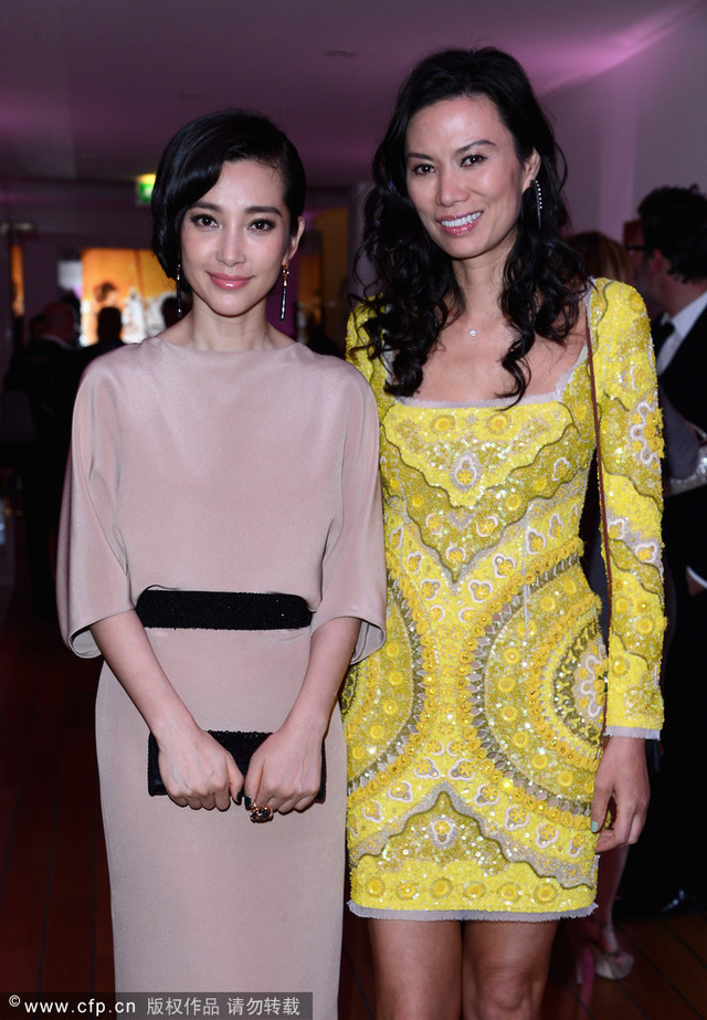 传奇女人邓文迪时尚造型盘点