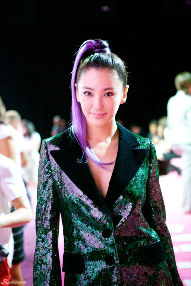 秦舒培张雨绮亮相纽约时装周Marc Jacobs秀场