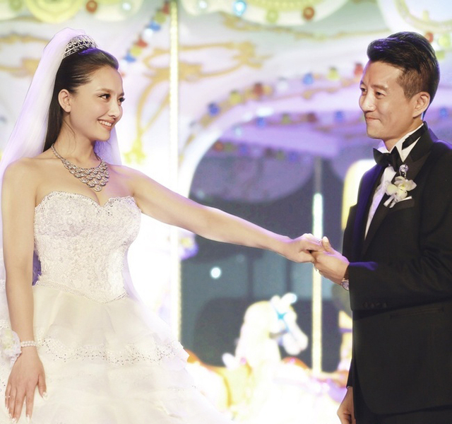 Angelababy曝光巨钻婚戒 明星