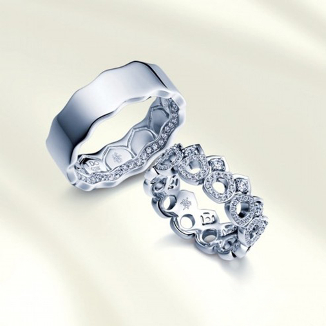 Angelababy曝光巨钻婚戒 明星