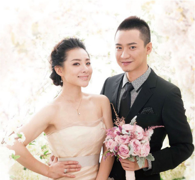 Angelababy曝光巨钻婚戒 明星