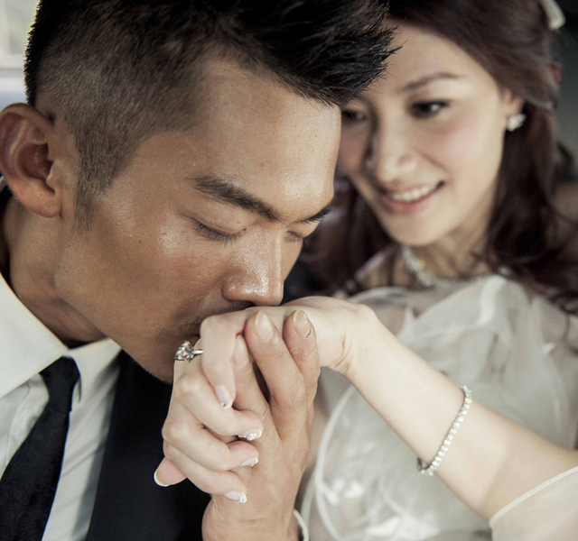 Angelababy曝光巨钻婚戒 明星