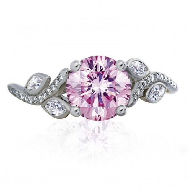 Angelababy曝光巨钻婚戒 明星