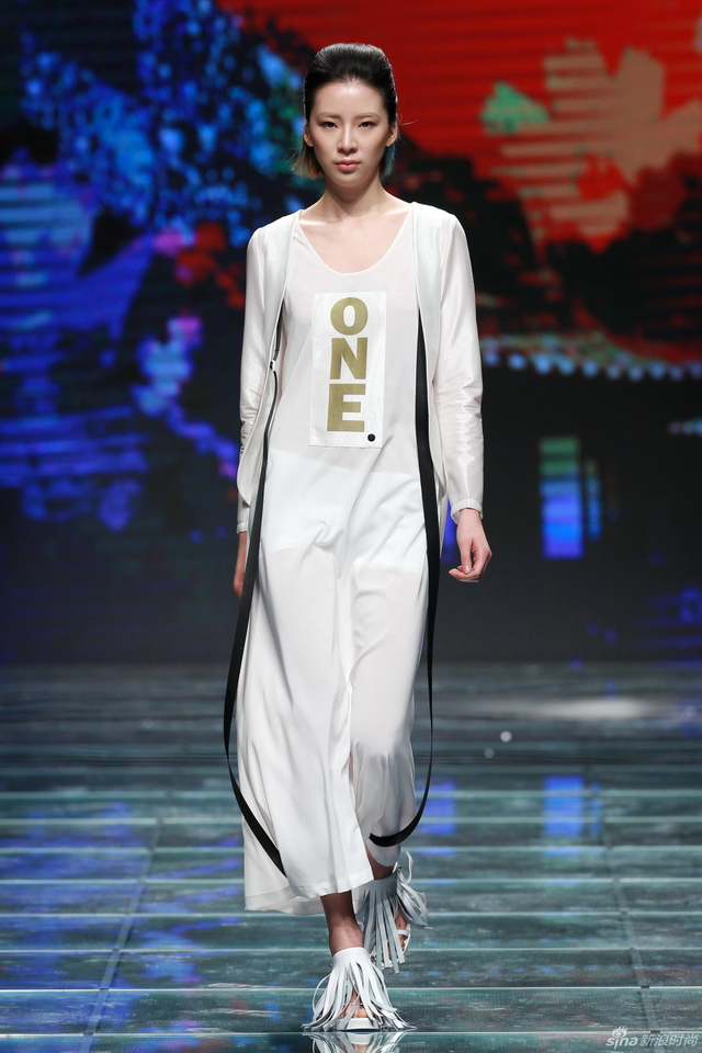 依思Q时尚女鞋2016春夏发布会