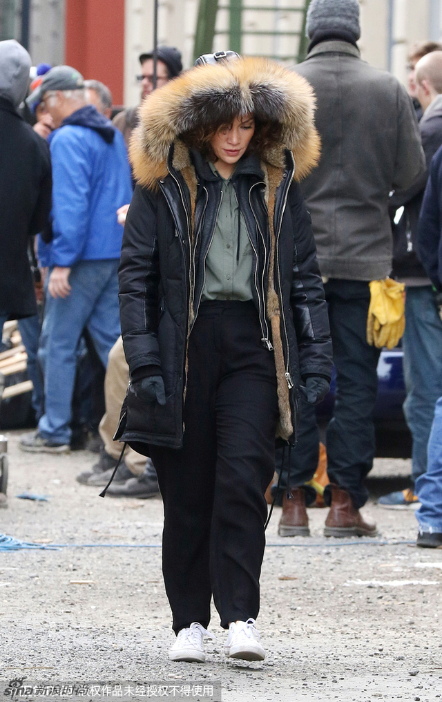 非要等到雪天冻成狗 才想起羽绒服的温暖