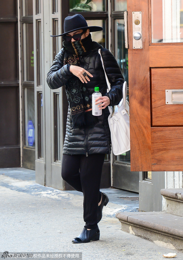 非要等到雪天冻成狗 才想起羽绒服的温暖