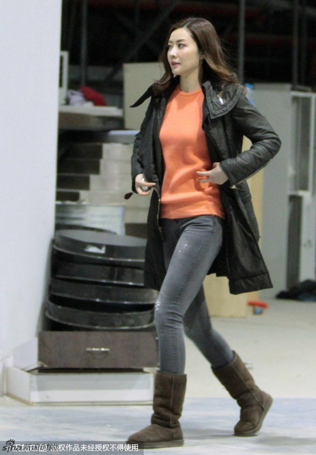 非要等到雪天冻成狗 才想起羽绒服的温暖