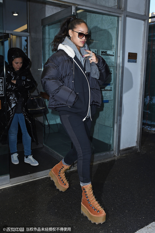 非要等到雪天冻成狗 才想起羽绒服的温暖