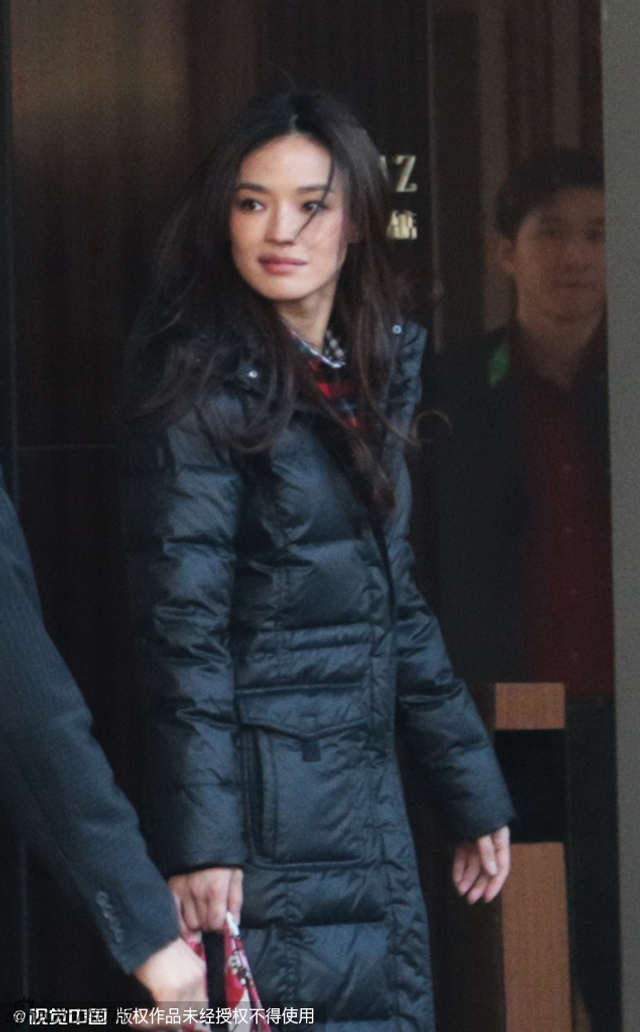 非要等到雪天冻成狗 才想起羽绒服的温暖