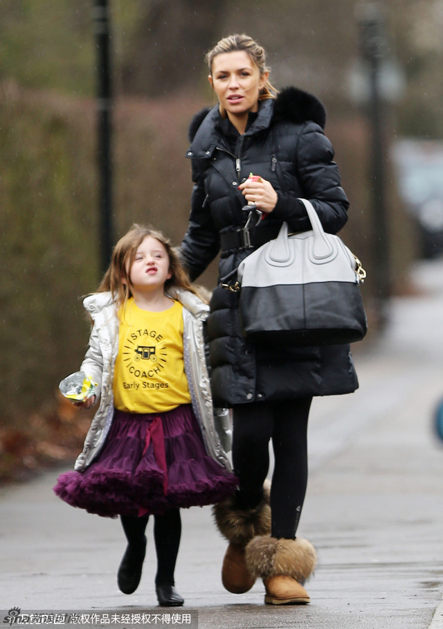 非要等到雪天冻成狗 才想起羽绒服的温暖