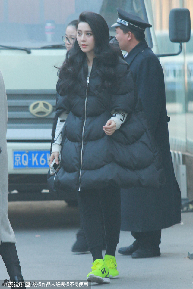 非要等到雪天冻成狗 才想起羽绒服的温暖