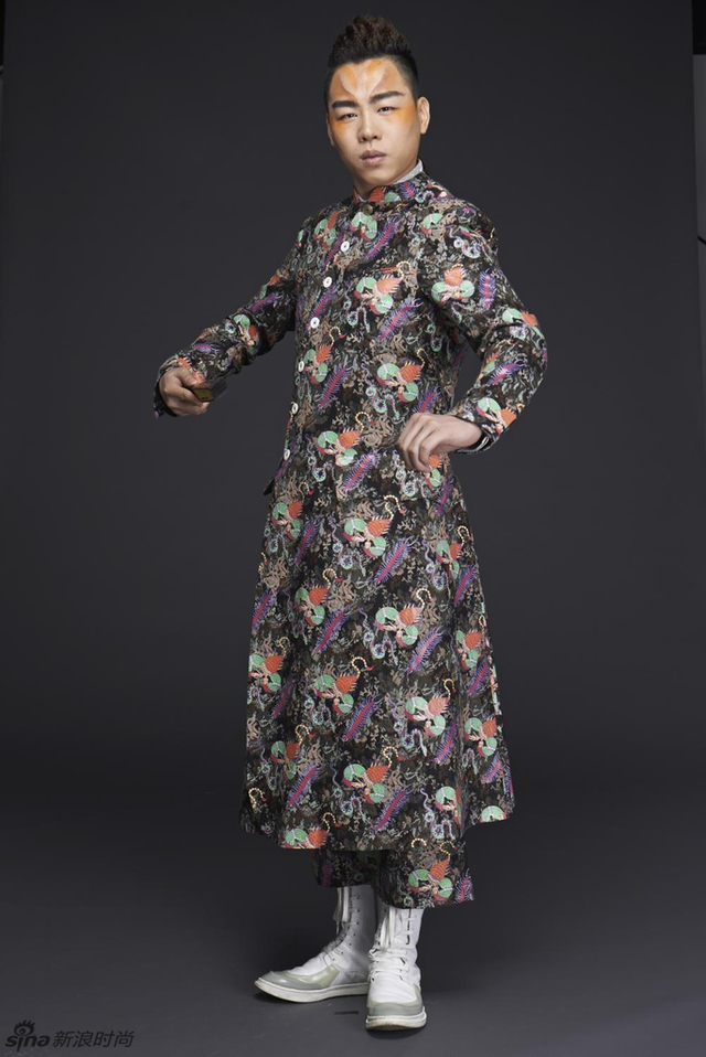 胡彦斌妆容妖艳变“戏子”  网友吐槽不忍直视