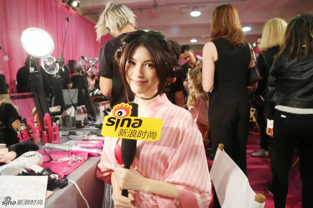 新浪时尚独家探秘：2015维秘大秀后台私房照