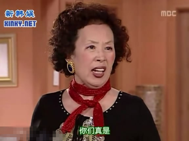 网友发现这发型和《搞笑一家人》里老戏骨罗文姬饰演的角色撞发型了!