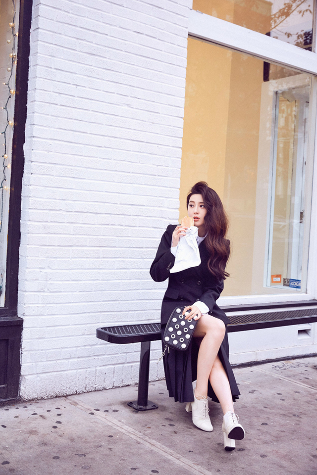 范冰冰明媚出街