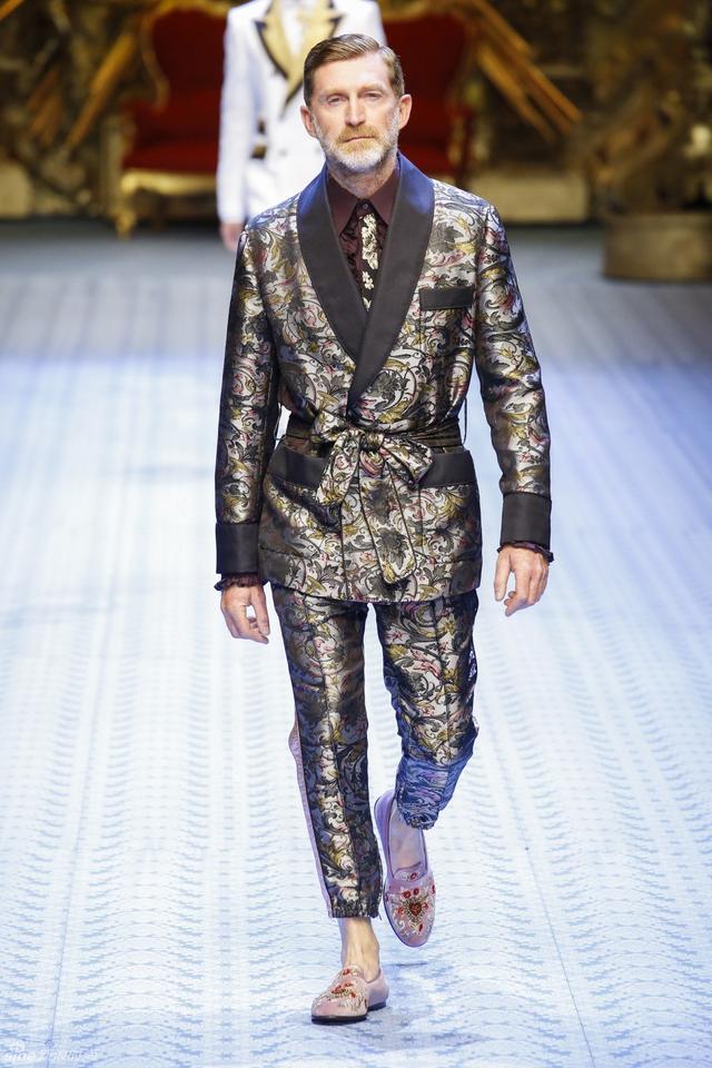 18/133dolce&gabbana 2019春夏男裝系列從拜占庭馬賽克,巴洛克風格