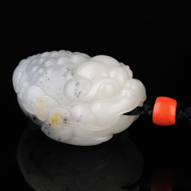 4金蟾 材质：新疆和田玉籽料青花