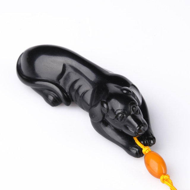 31生肖狗 材质：新疆和田玉籽料墨碧