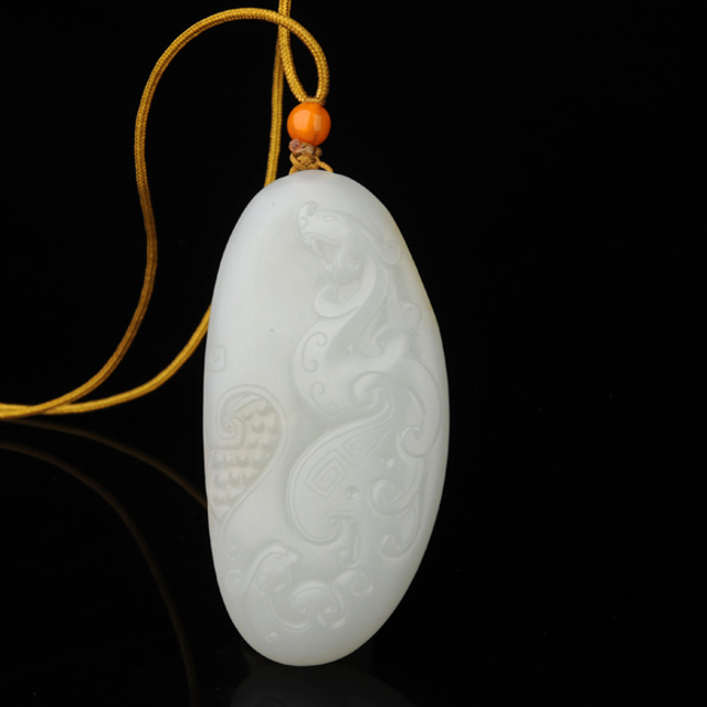 38 龙凤献瑞　材质：新疆和田玉籽料白玉　